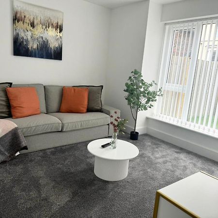 Spacious 4-Bed Semi-Detached Home With Garden Liverpool Zewnętrze zdjęcie