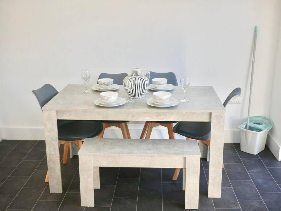 Spacious 4-Bed Semi-Detached Home With Garden Liverpool Zewnętrze zdjęcie