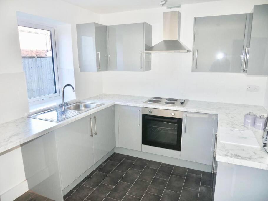 Spacious 4-Bed Semi-Detached Home With Garden Liverpool Zewnętrze zdjęcie