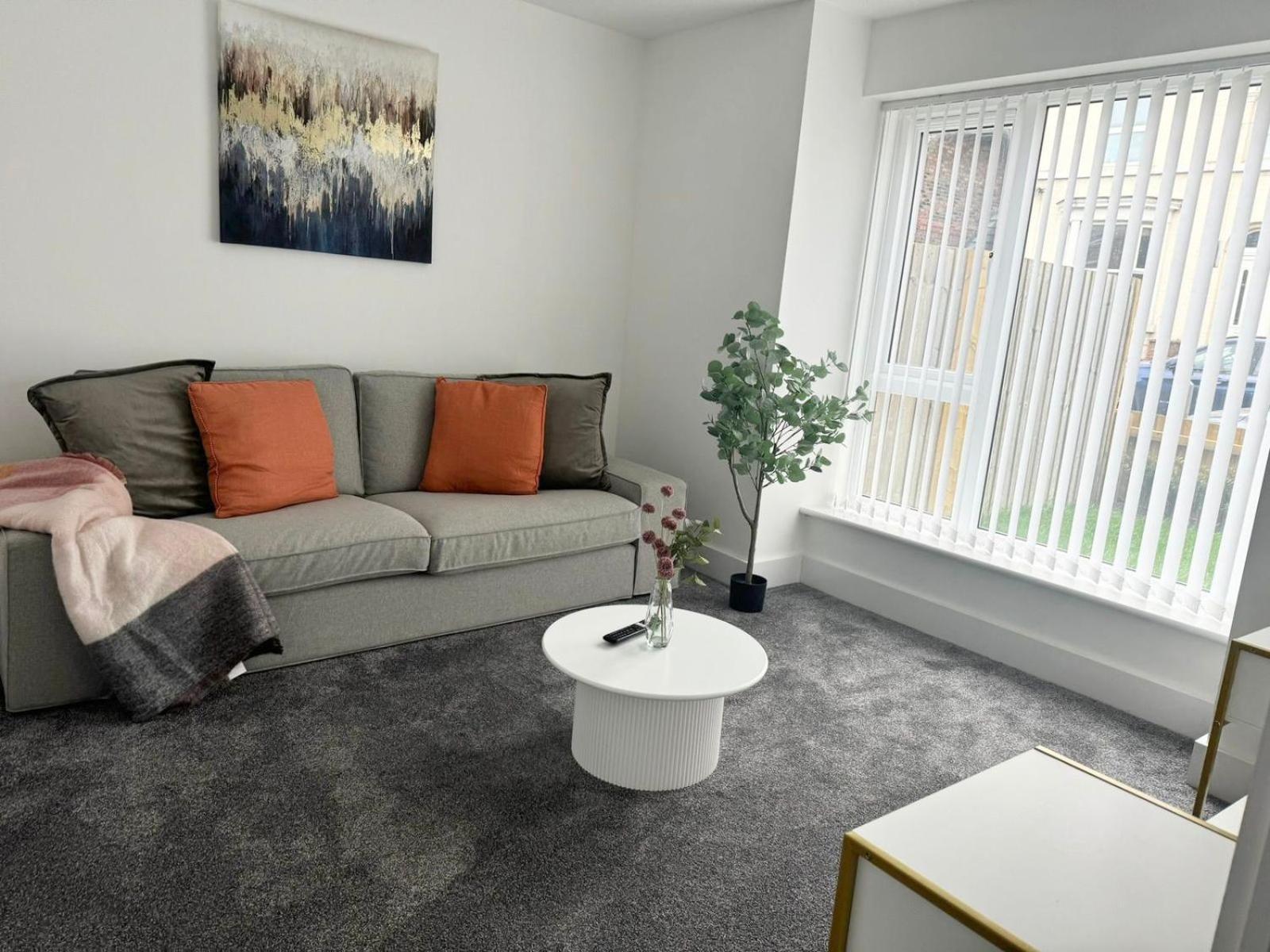Spacious 4-Bed Semi-Detached Home With Garden Liverpool Zewnętrze zdjęcie
